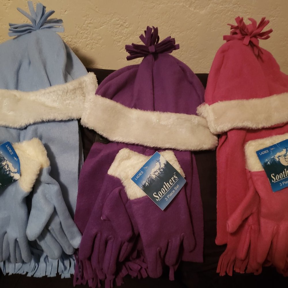 3 - piece hat scarf glove set sale ends 9/30